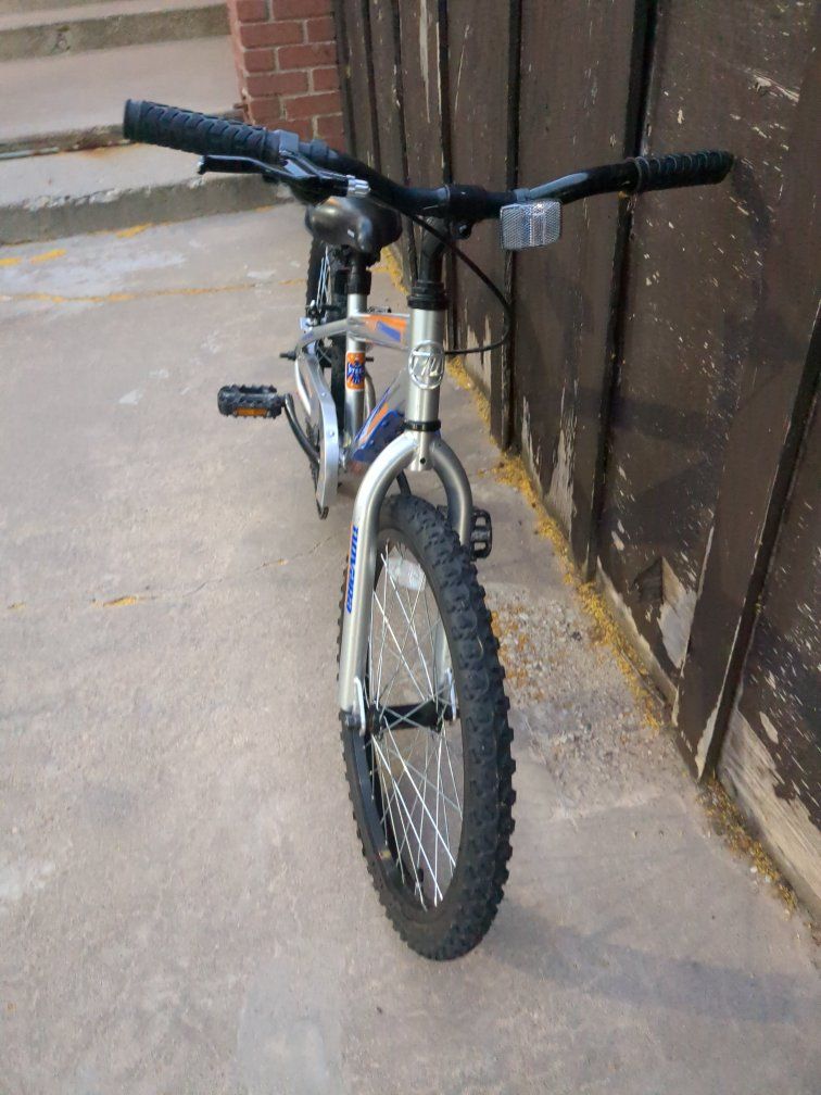 Main image 3