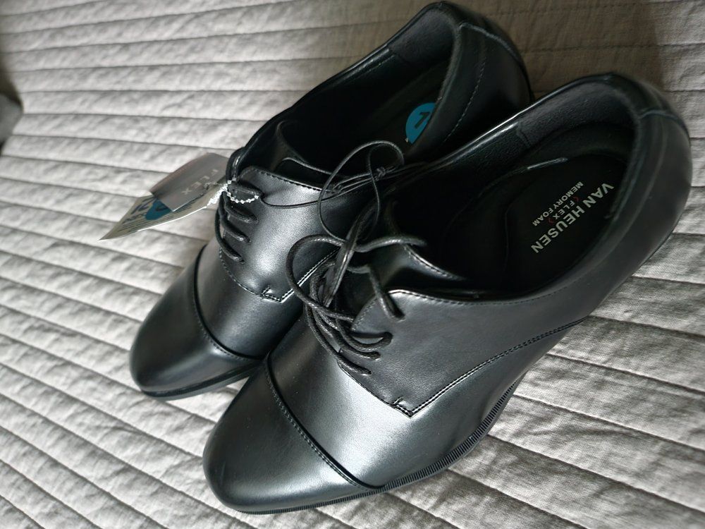 Mens size 10 Black Dress Shor