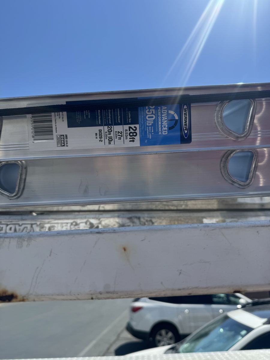 Werner D1328-2 28ft Aluminum Extension Ladder, Type I 250lb Load Capacity