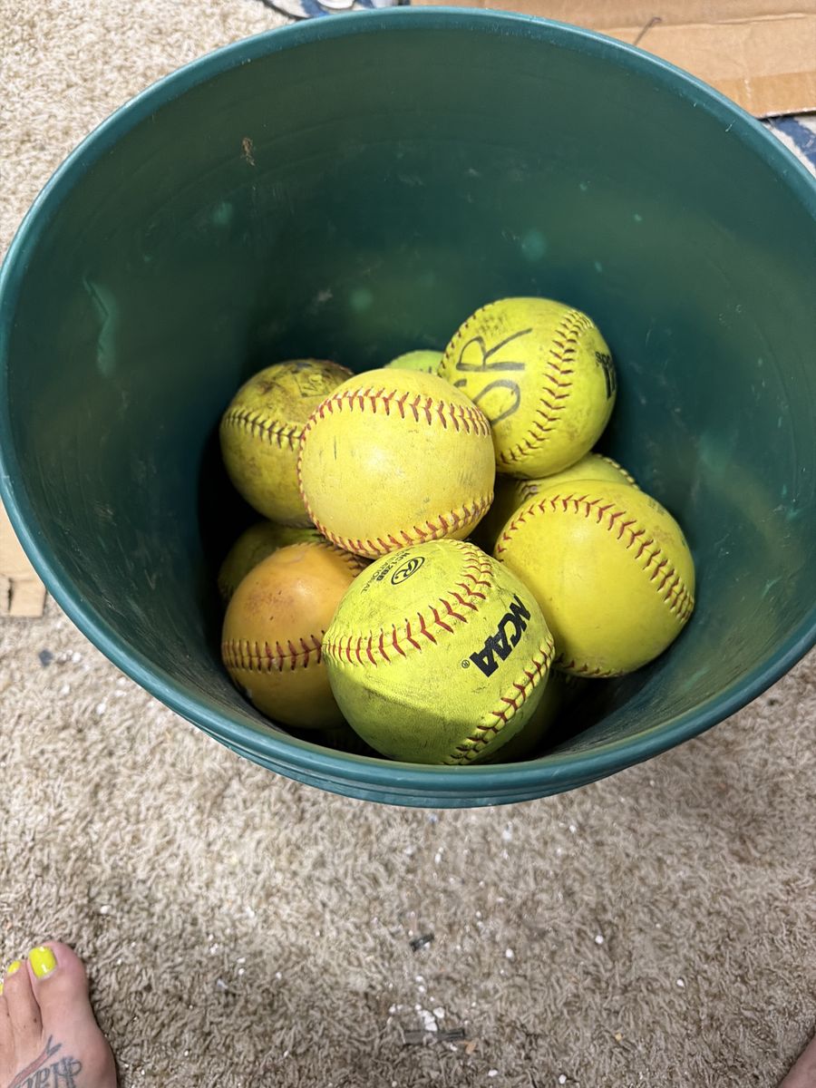 Bucket of balls