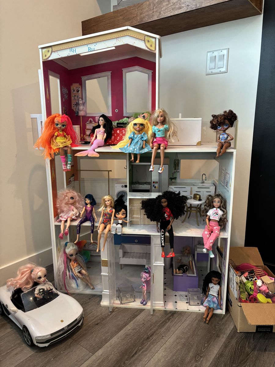 rainbow high doll house with dolls, furniture, car, and accessories
