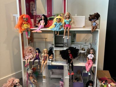 rainbow high doll house with dolls, furniture, car, and accessories