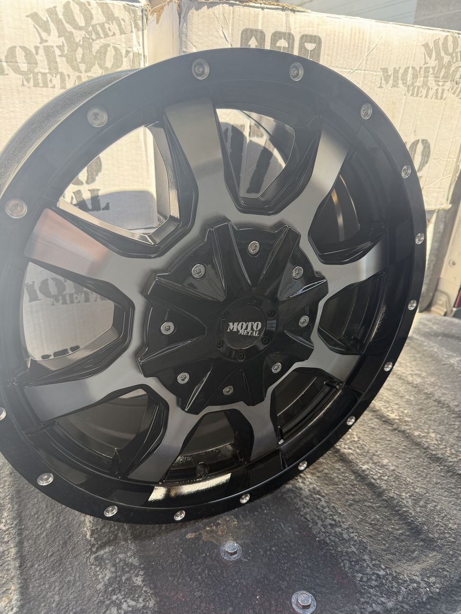 Brand new Moto Metal MO970 17x8 6 lug wheels