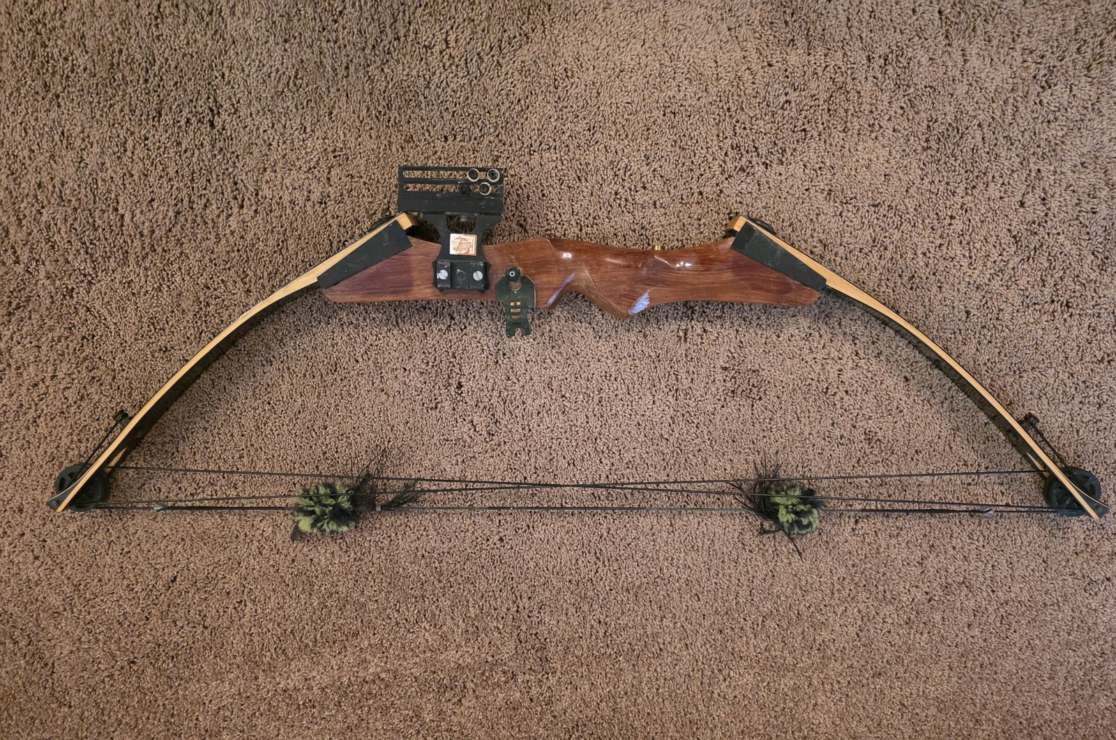 Vintage Browning Nomad Deluxe Compound Bow