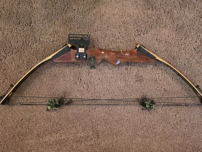 Vintage Browning Nomad Deluxe Compound Bow