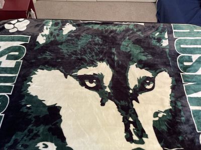 Hillcrest Huskies Green and Black Plush Fleece Throw Blanket