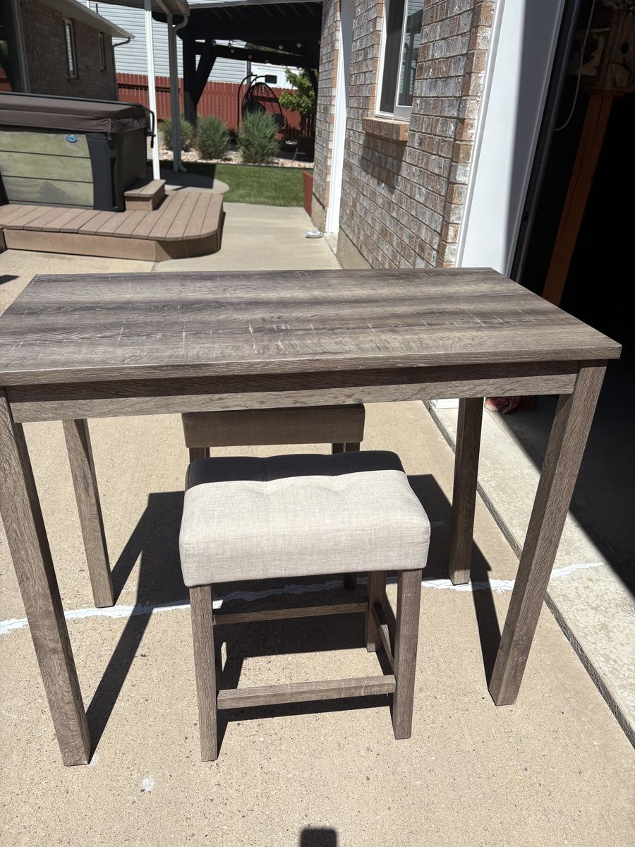 Tall bar table with stools