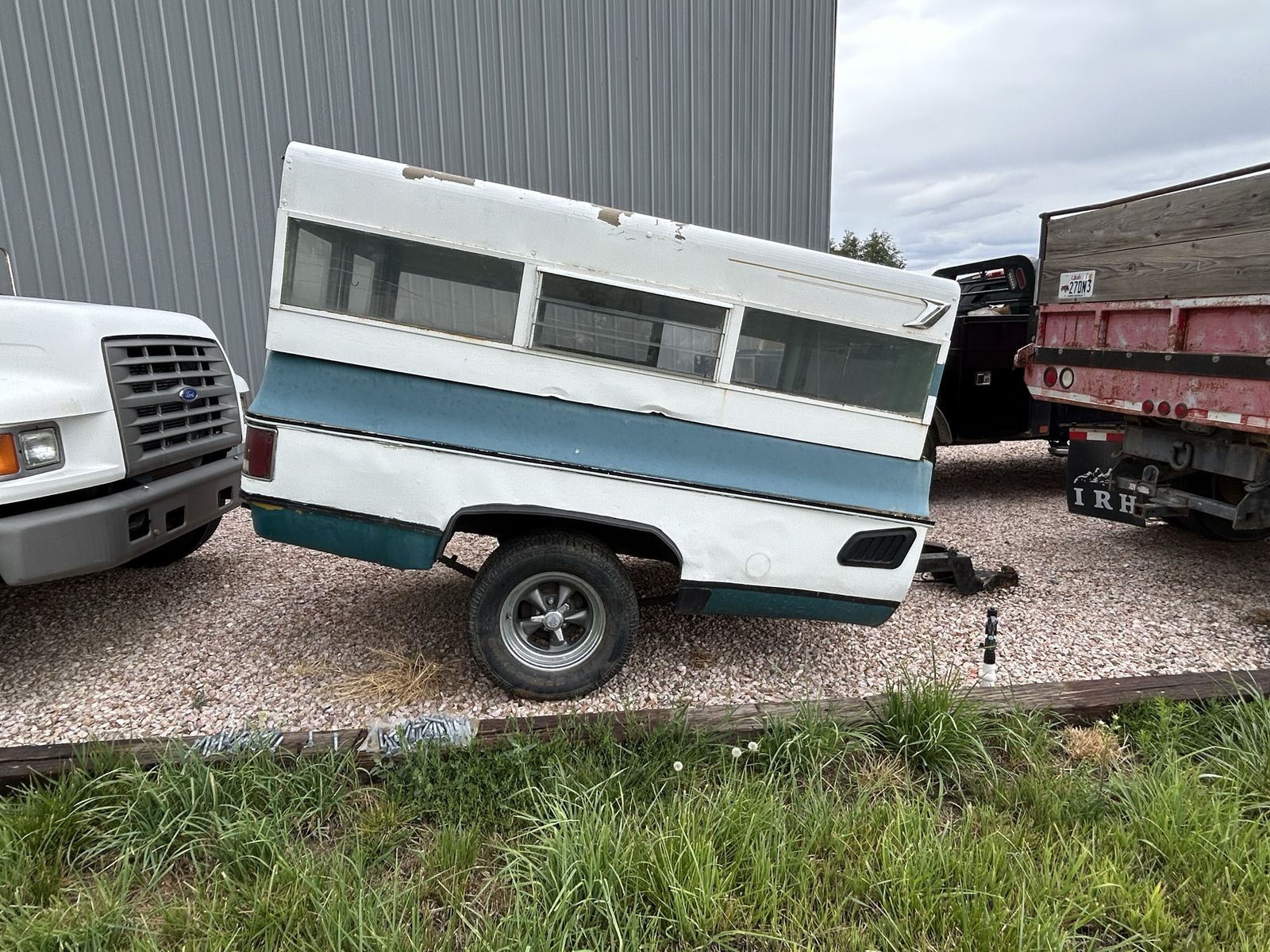 Truck bed trailer with shell