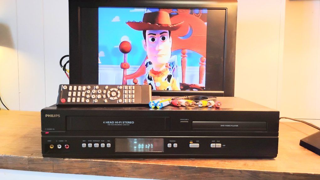 Philips VCR VHS DVD combo player with remote tested works great