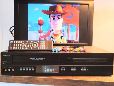 Philips VCR VHS DVD combo player with remote tested works great