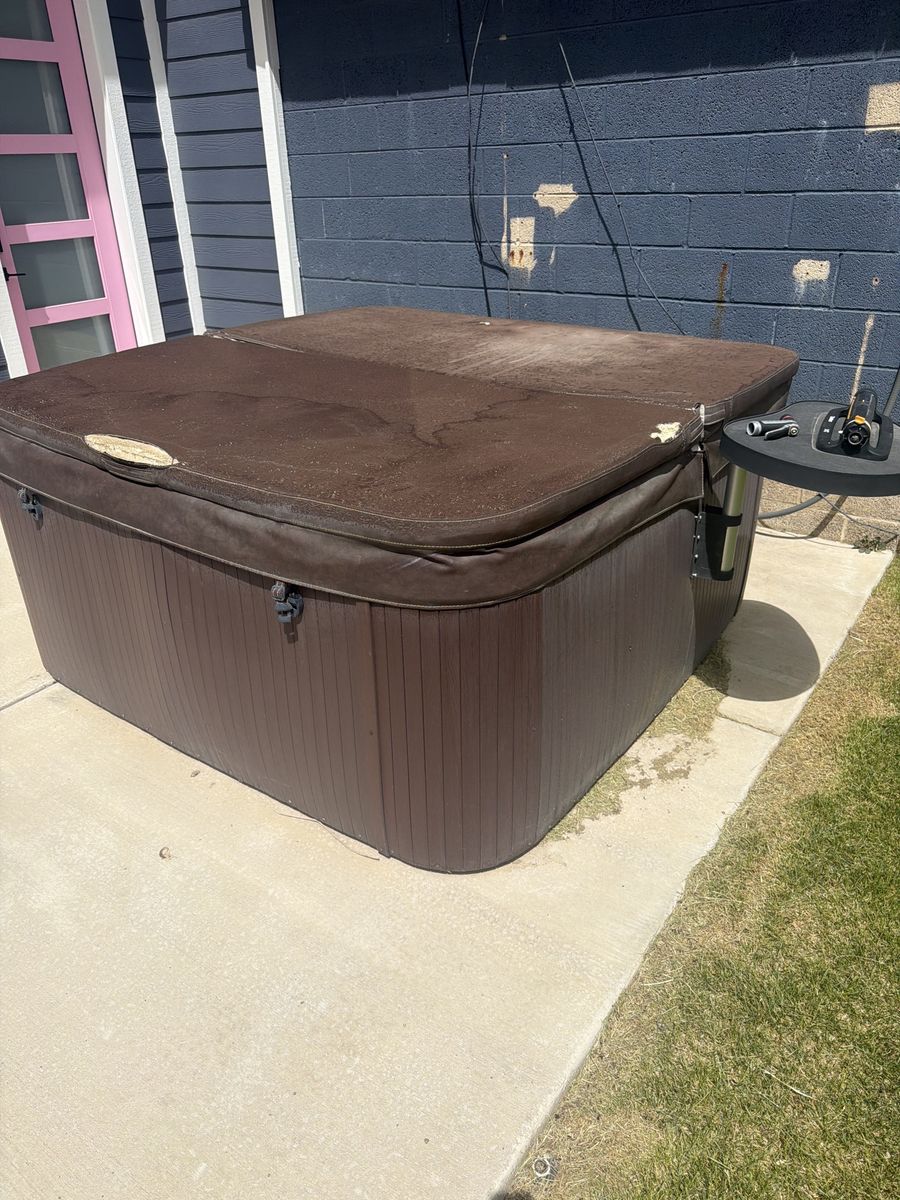 Free aquaterra hot tub