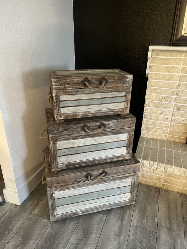 Wooden Trunk Decoration