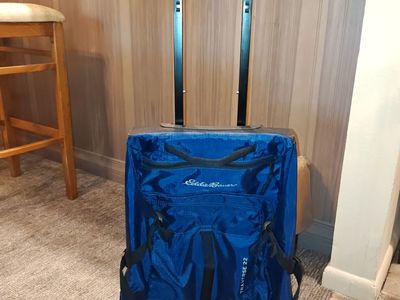 Eddie Bauer Traverse 22 inch suitcase. Brand new with original tag!