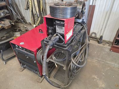 Lincoln Ideal Arc DC-600 amp welder & LN7 Feeder w/ Cart