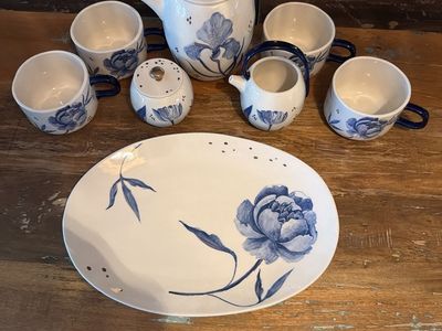 Flawless Anthropologie Hand-Painted Floral Ceramic Tea Set - Teapot, 4 Cups, Creamer, Sugar, Platter - White & Blue. Plate L 13”