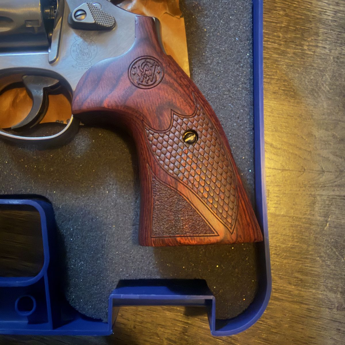 Smith and Wesson 686 plus deluxe grips