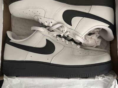 Nike Air Force 1 '07 Light Bone/Black Sneakers Size 11/ New