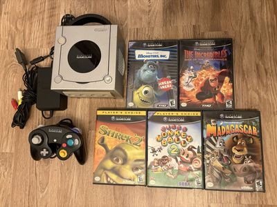 Nintendo GameCube Console w/ Controller & 5 Games