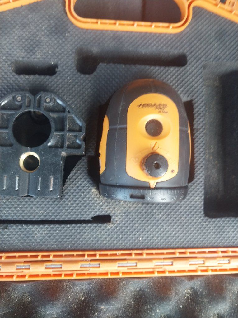 Johnson Acculine Pro Self-Leveling Cross-Line Laser Level Kit with Case