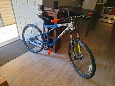 Full Suspension Cross Country Mountain Bike (Scott Spark)