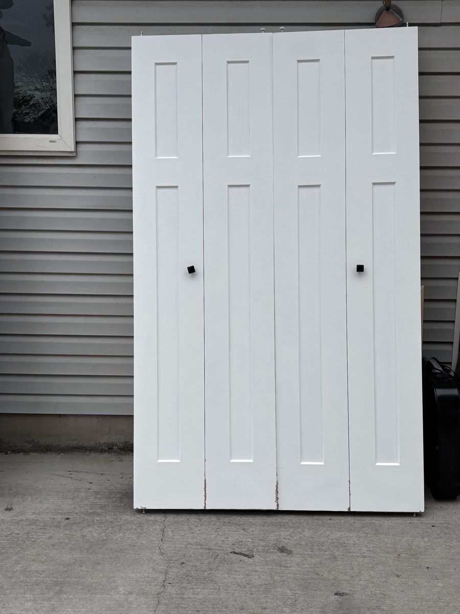 4’ Bi-fold closet doors craftsman/shaker style.