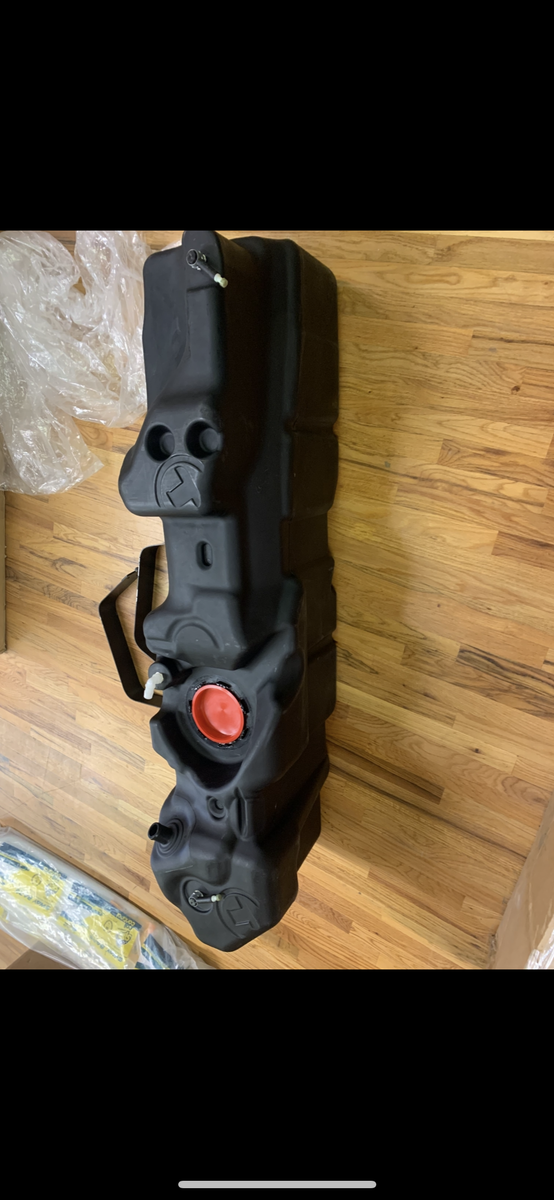 USED  Titan Fuel Tank For 2013 Dodge Ram Cummins Diesel Crew Cab Short Bed Fuel Tanks 0300000117