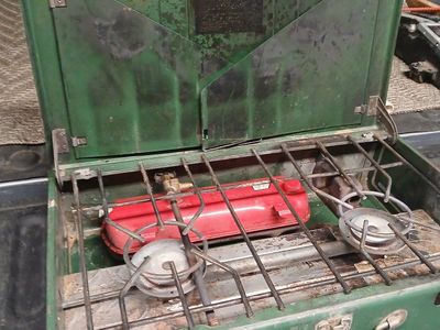 Vintage Coleman 413G 2-Burner Camp Stove - Green, Made in USA