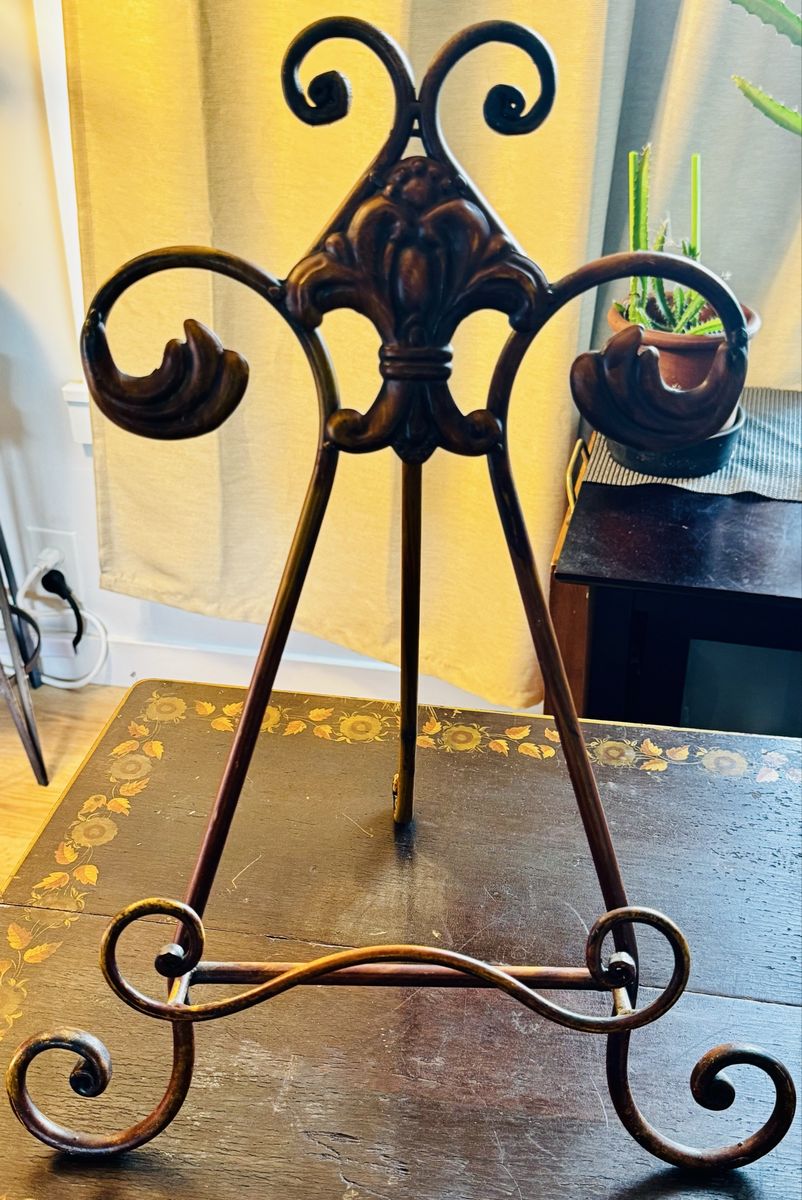 Estate Find Wrought iron tabletop display easel