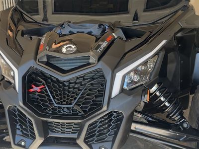 2025 Can Am x3 turbo RR smart shox w/ trailer