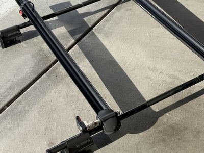 Yakima Roof Rack System + Bike & Ski Mounts – Great Condition