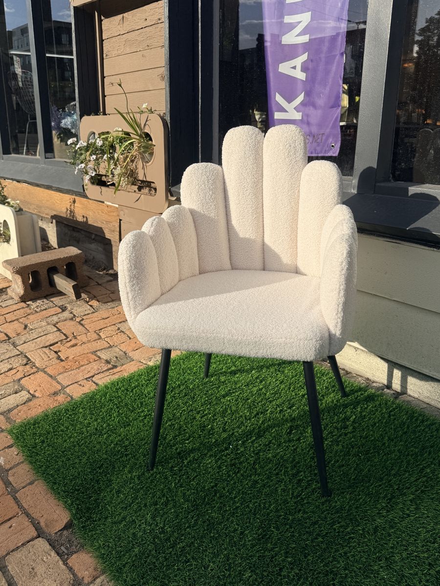 Modern Cream Boucle Accent Chair Scalloped Back Mid-Century Style