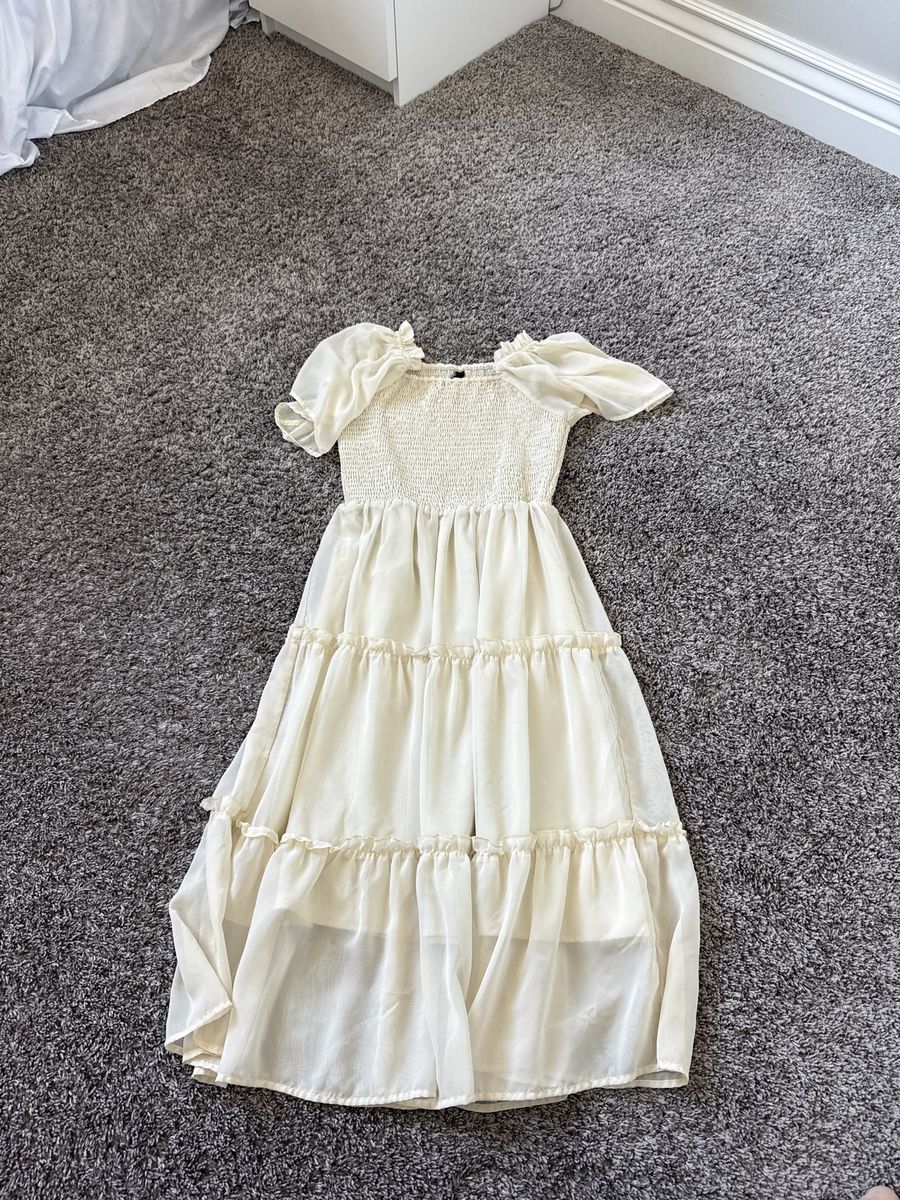 Cream Tiered Maxi Dress with Shirred Bodice and Puff Sleeves. Size Small