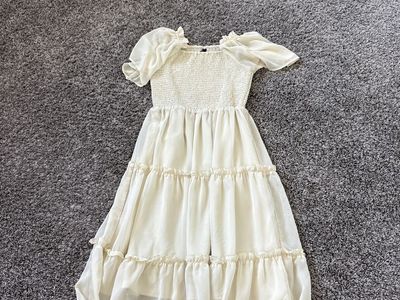 Cream Tiered Maxi Dress with Shirred Bodice and Puff Sleeves. Size Small