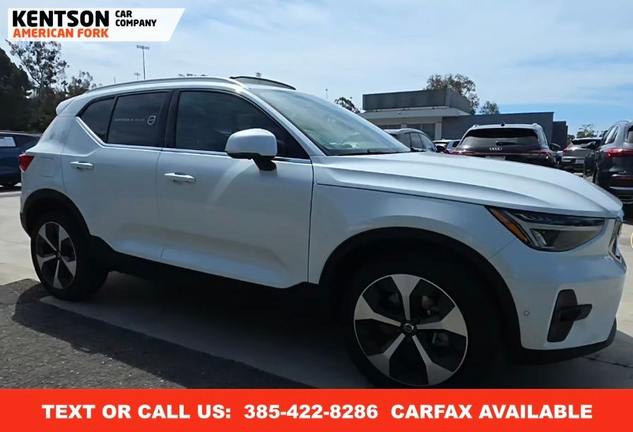 2025 Volvo XC40 B5 Plus Bright Theme