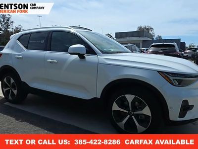 2025 Volvo XC40 B5 Plus Bright Theme