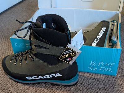 SCARPA BOOTS BRAND NEW!!