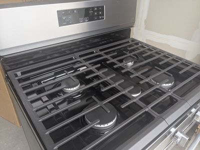 New Whirlpool 5 burner Gas Range with 5-in-1 Air Fry Oven