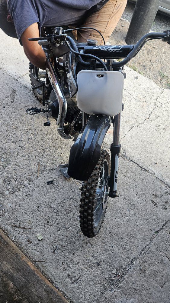 Apollo RFZ Dirt Bike - Black/White Off-Road Pit Bike