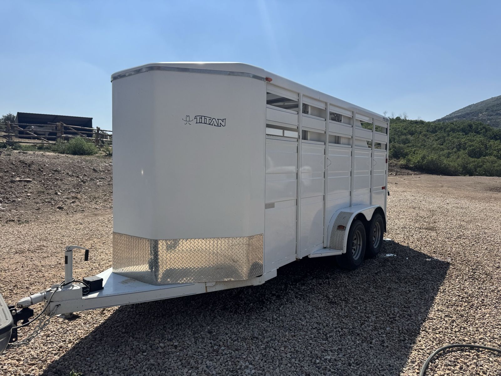 2010 Titan 3 Horse Trailer