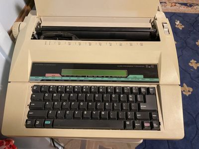 Sears Daisy Wheel Typewriter With LCD Screen