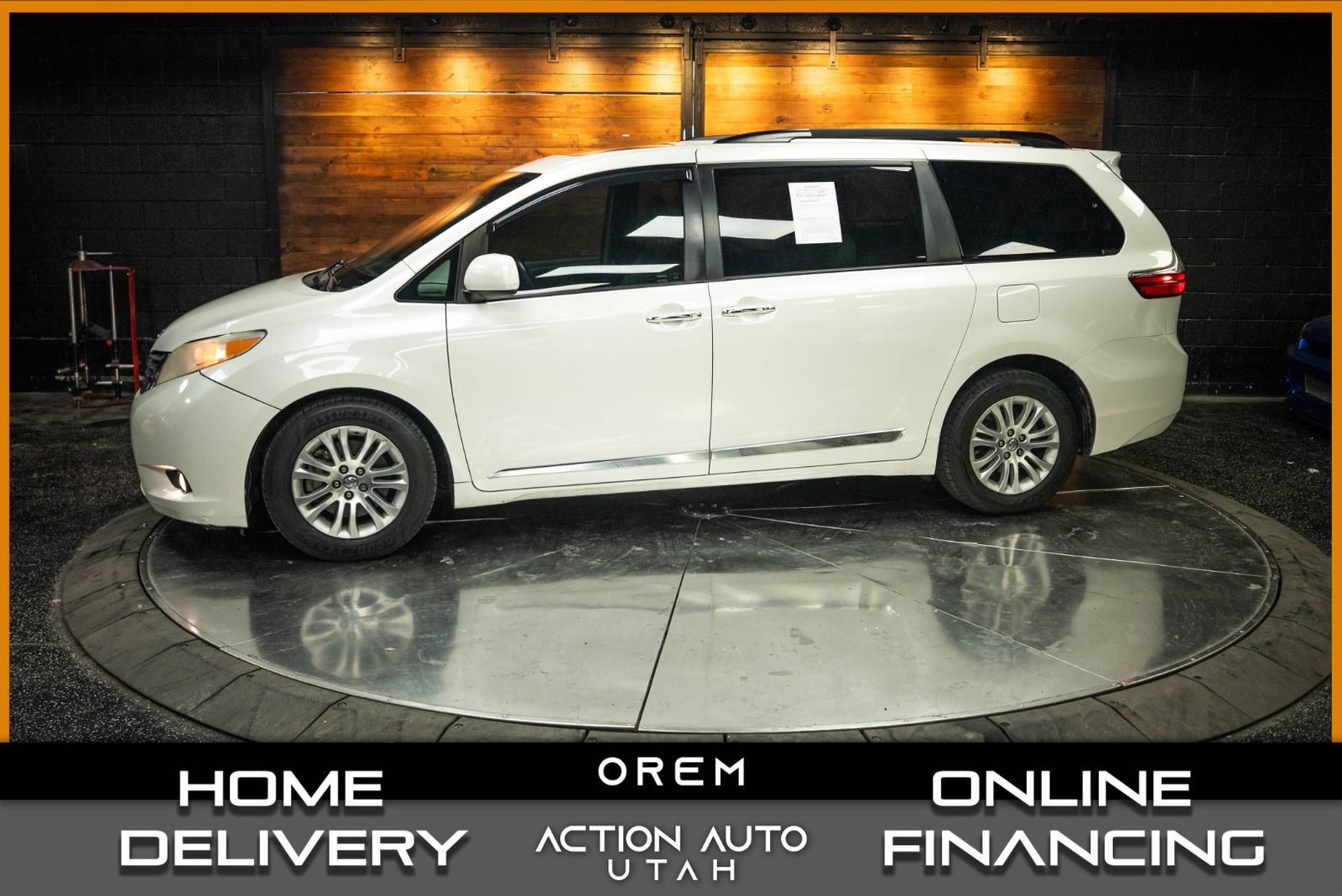 2017 Toyota Sienna XLE Premium 8-Passenger