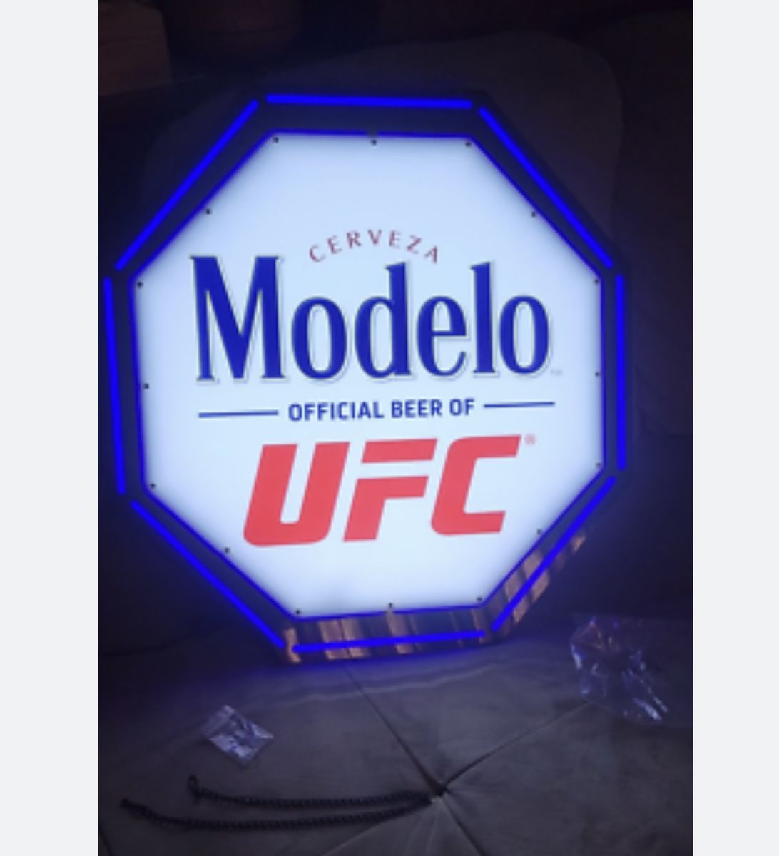 Modelo UFC light up neon sign