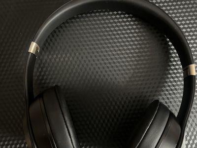 Beats Solo4 Wireless On-Ear Headphones - Black, Excellent Condition
