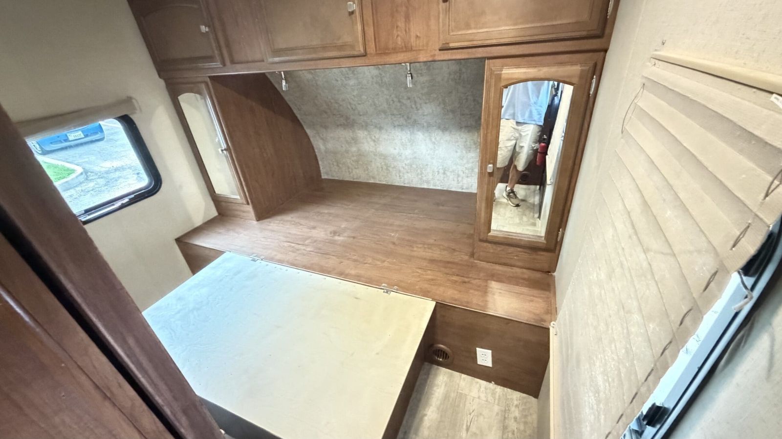 Main image 32