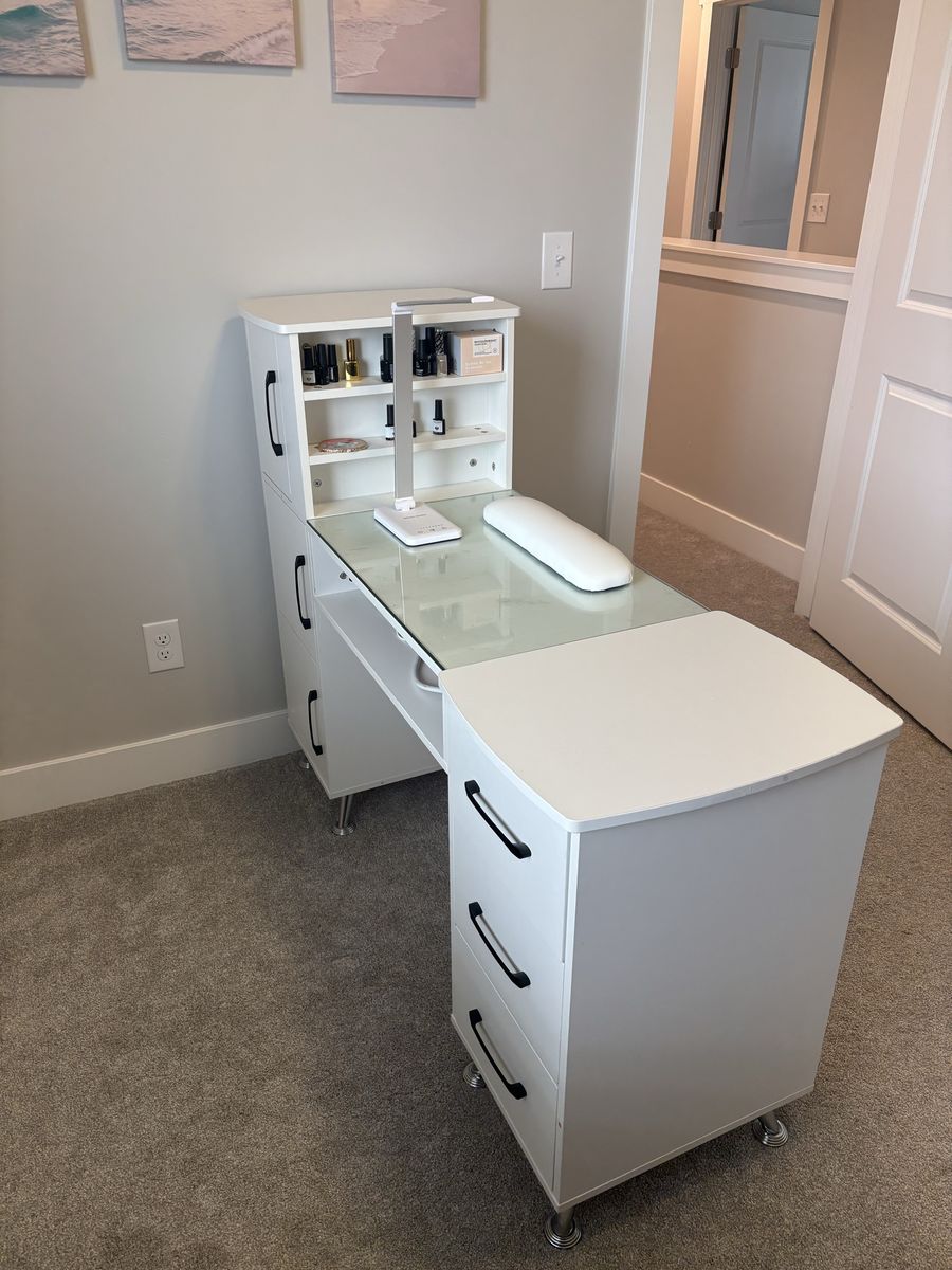 Nail Desk