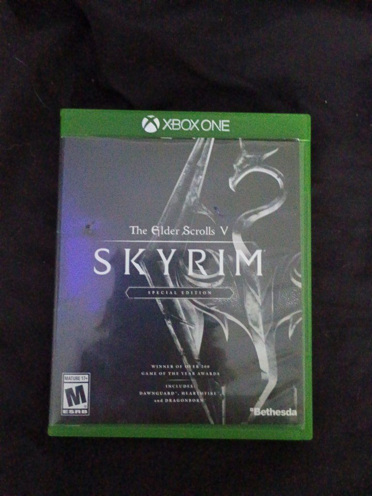 The Elder Scrolls V: Skyrim Special Edition for Xbox One - Complete with Case & Manual