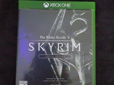 The Elder Scrolls V: Skyrim Special Edition for Xbox One - Complete with Case & Manual