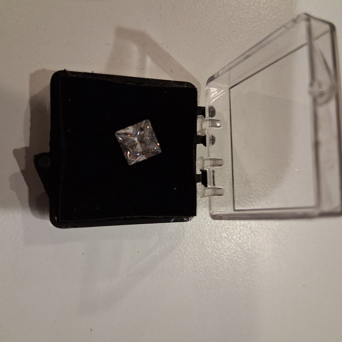 3 Karet Square White Diamond