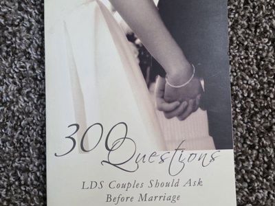 300 Questions LDS Couples Should Ask Before Marriage by Shannon L. Alder, Paperback