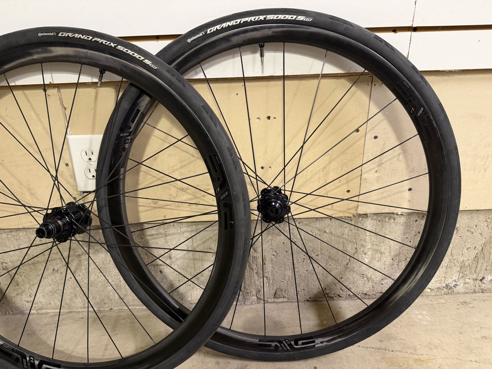 ENVE SES 2.3 Carbon Disc Wheelset with Continental Grand Prix 5000 S TR Tires